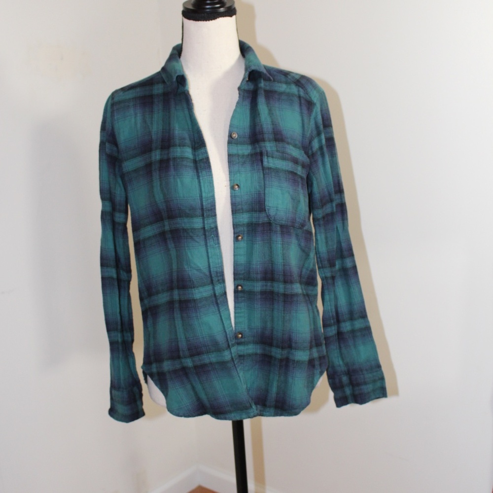 Bundle of American Eagle, Boyfriend Fit & Hollister flannels long sleeve - Picture 3 of 16